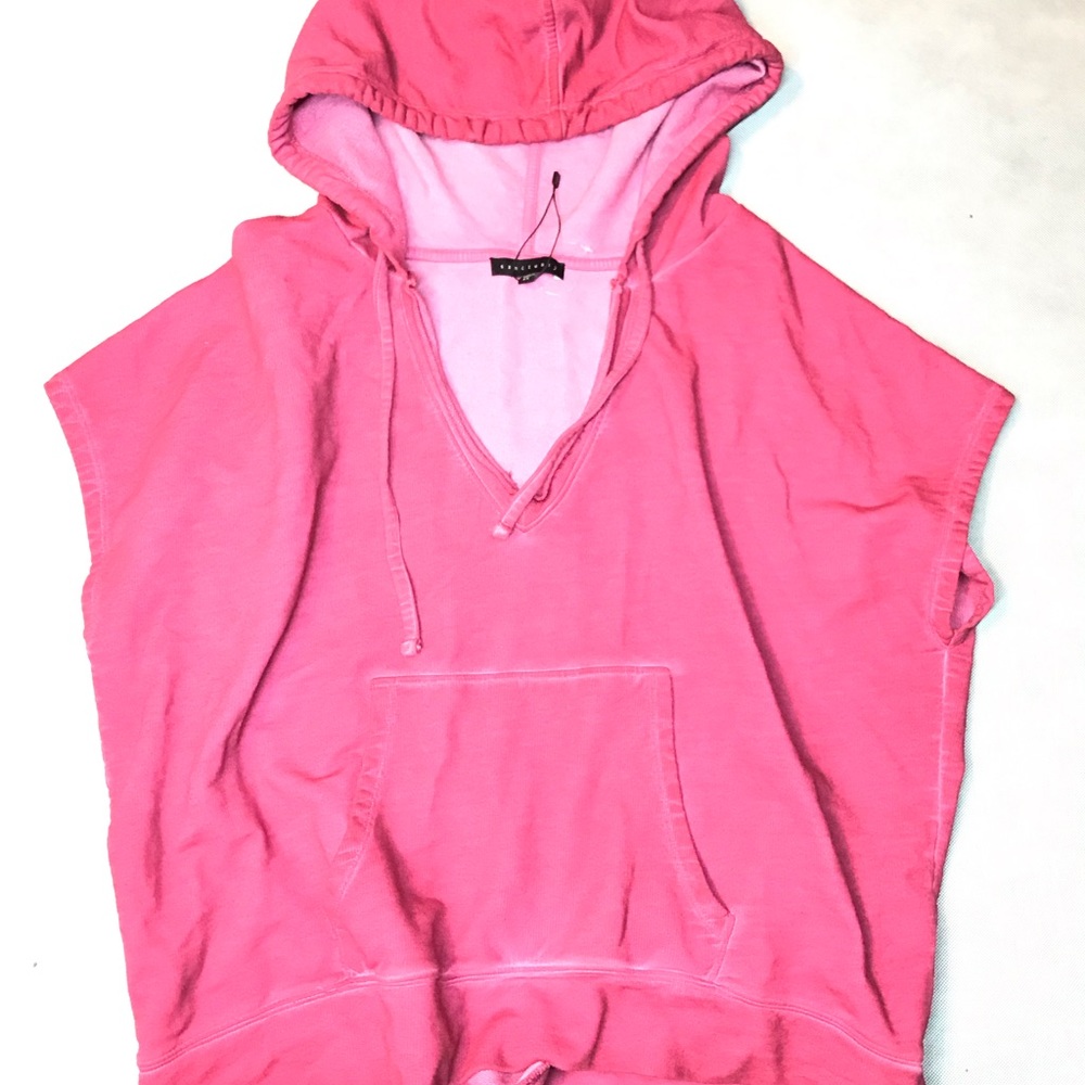 No sleeve outdoor sweatshirt 👚